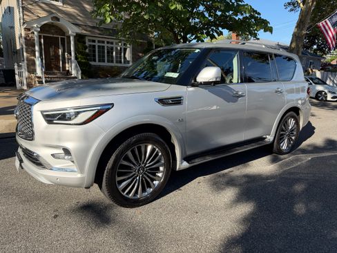 Used 2018 INFINITI QX80 4WD w/ Driver Assistance Package image 2