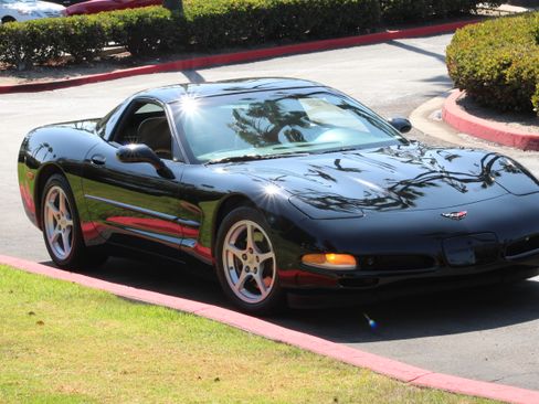 Used 2000 Chevrolet Corvette Coupe image 5