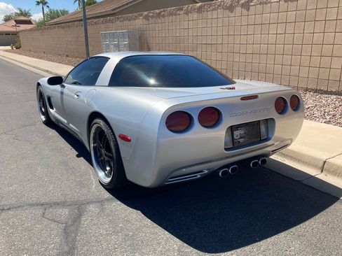 Used 1998 Chevrolet Corvette Coupe RWD image 5