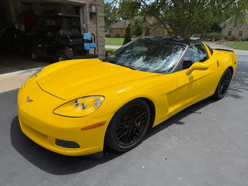 Used 2005 Chevrolet Corvette Coupe w/ Preferred Equipment Group image 1