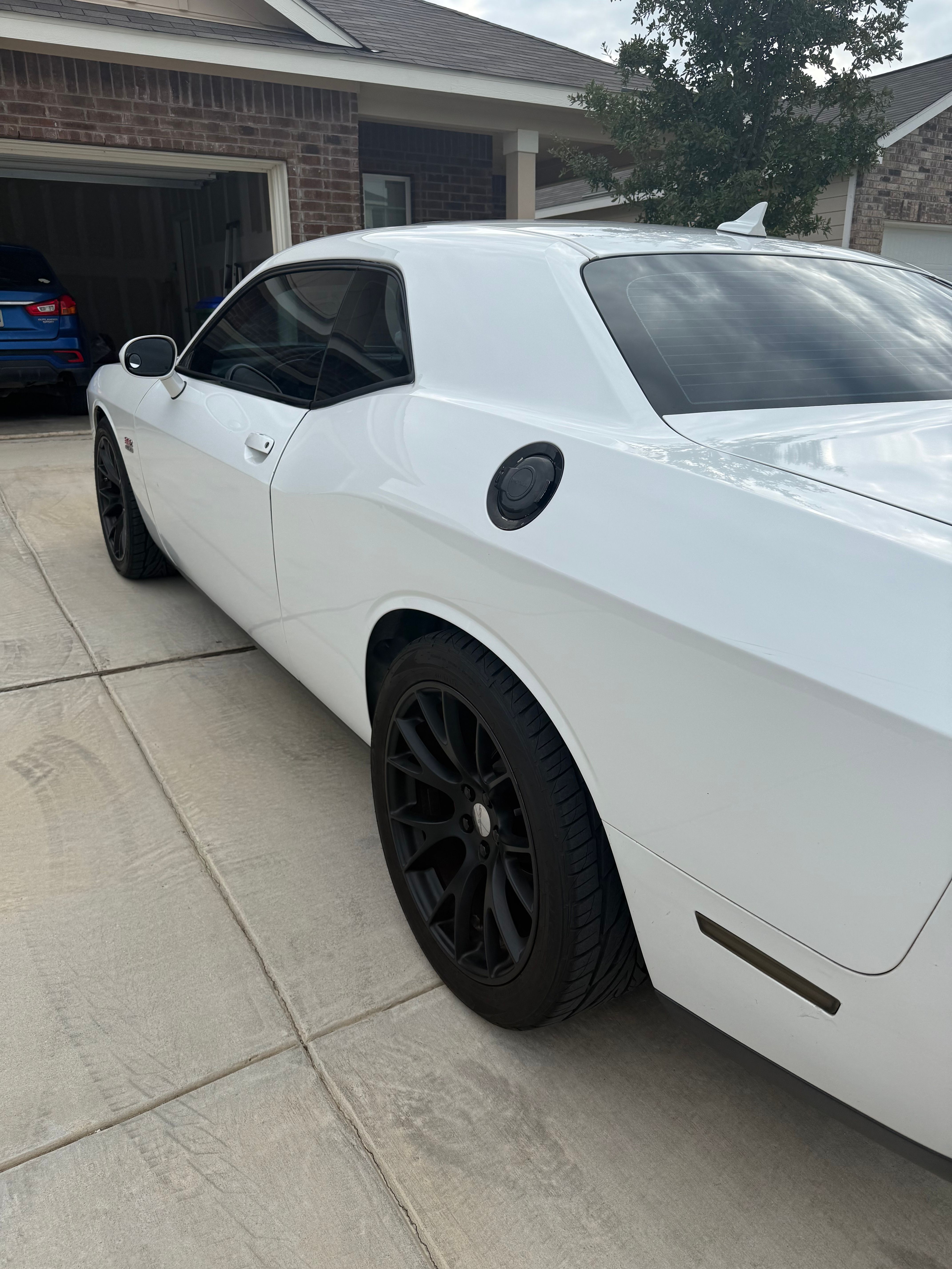 Used 2015 Dodge Challenger SRT w/ Technology Group RWD image 26