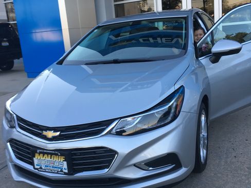 Used 2017 Chevrolet Cruze Premier FWD image 2