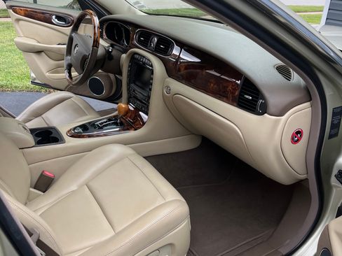 Used 2006 Jaguar XJ8 RWD image 11