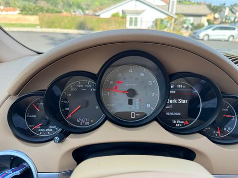 Used 2012 Porsche Cayenne S image 8