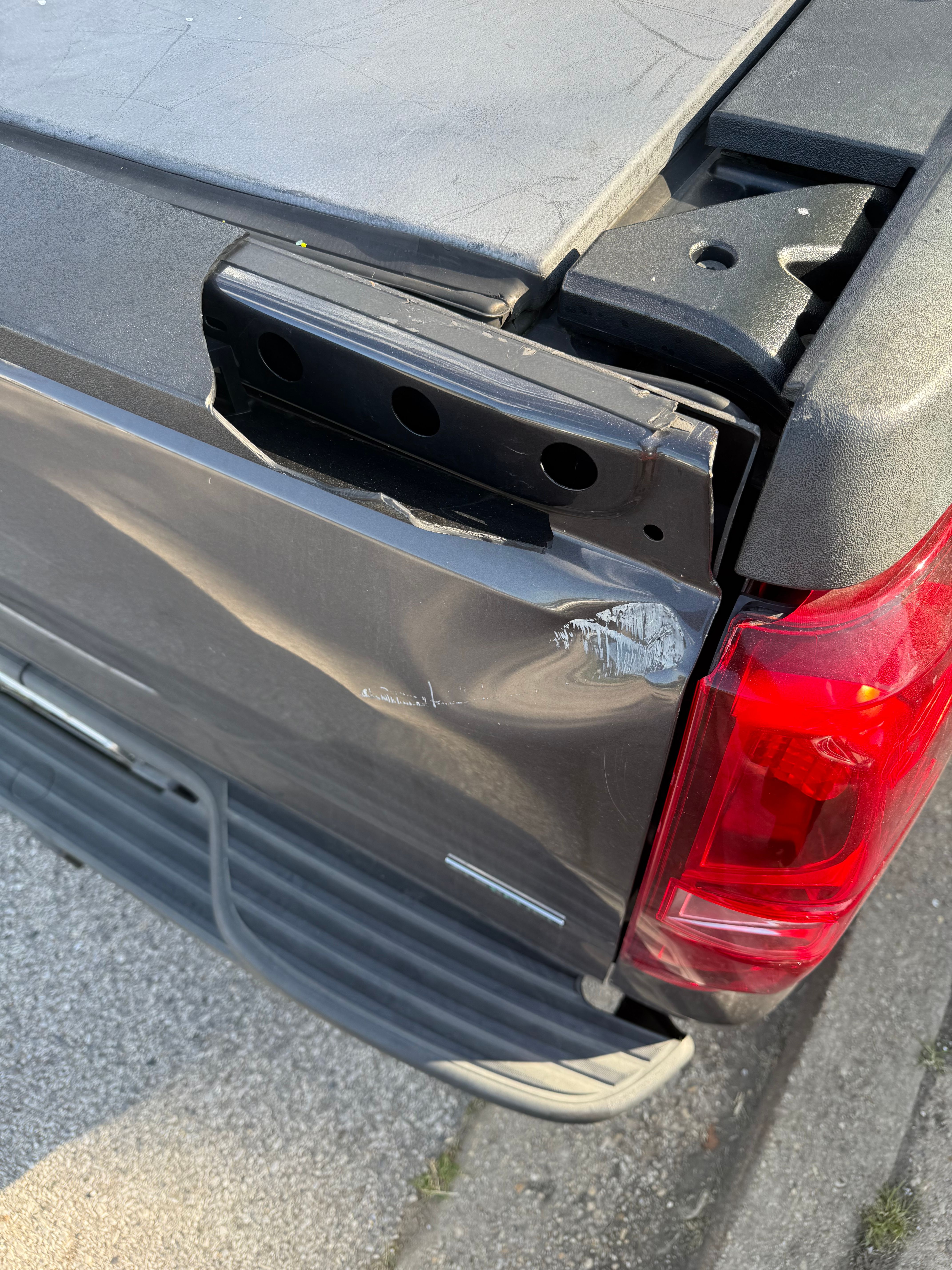 Used 2010 Chevrolet Avalanche LS RWD image 4