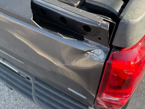 Used 2010 Chevrolet Avalanche LS RWD image 4