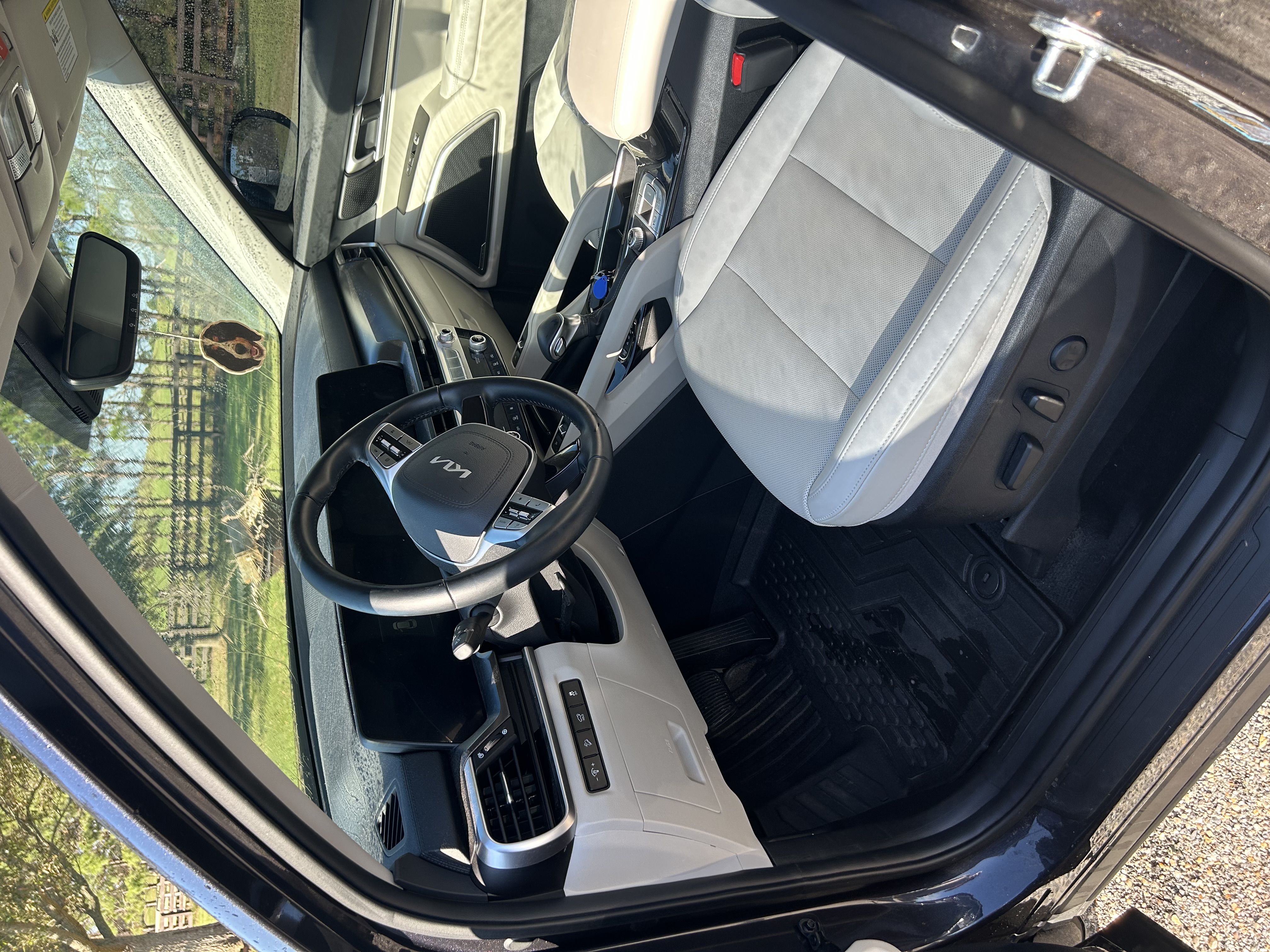 Used 2025 Kia Telluride S FWD image 11