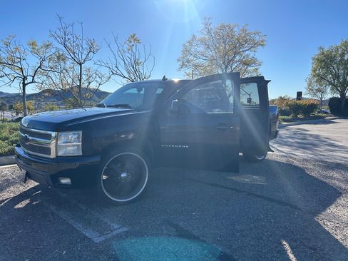 Used 2010 Chevrolet Silverado 1500 LTZ w/ Max Trailering Pack image 9