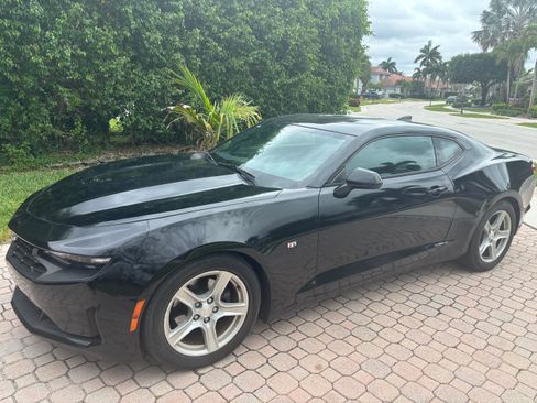 Used 2019 Chevrolet Camaro LT RWD image 2