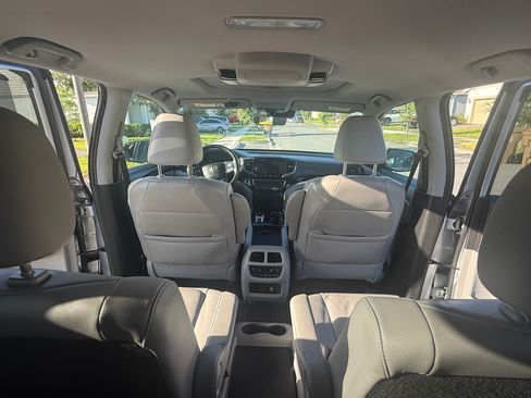 Used 2019 Honda Pilot Touring image 9