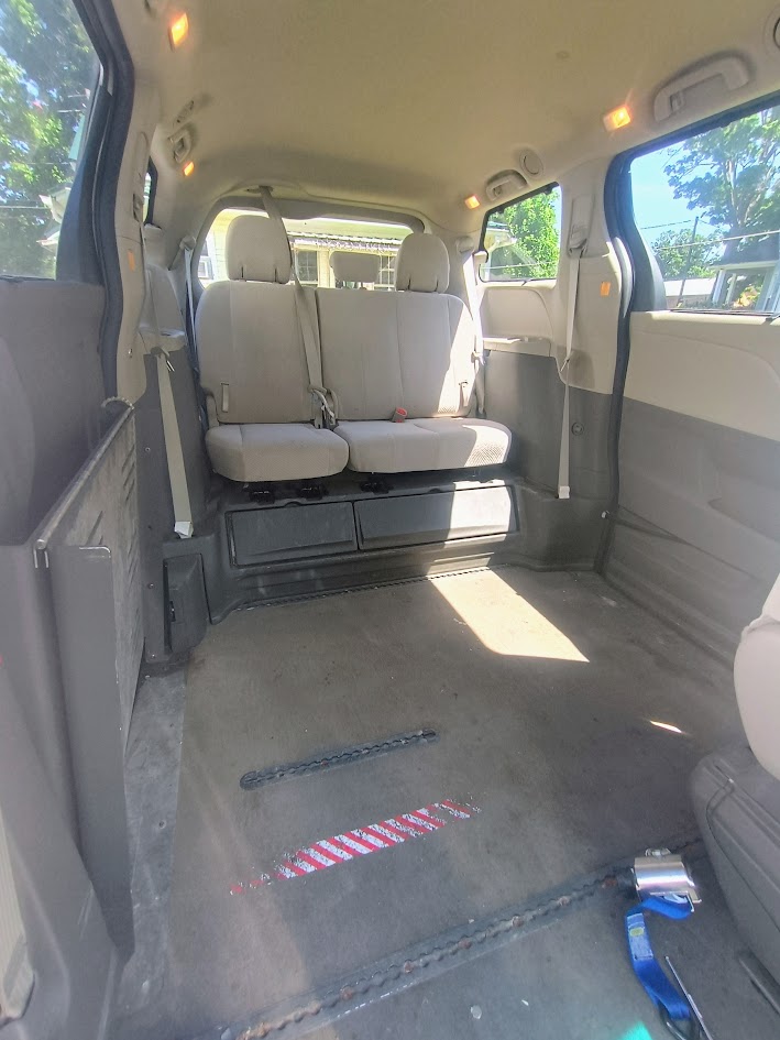 Used 2013 Toyota Sienna LE FWD image 13
