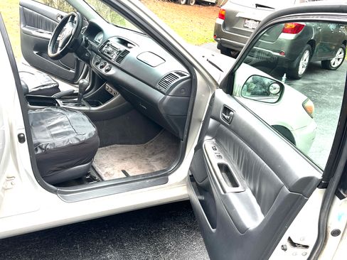 Used 2004 Toyota Camry SE image 11
