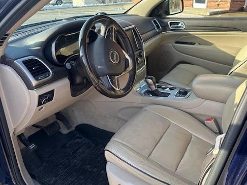 Used 2017 Jeep Grand Cherokee Overland image 10