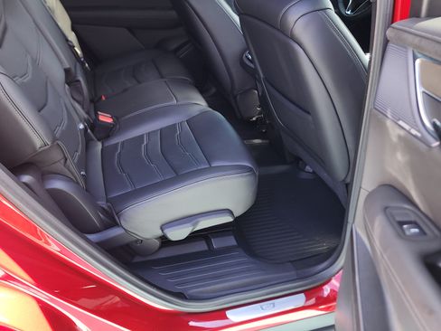 Used 2025 Cadillac XT6 Sport w/ Platinum Package image 16