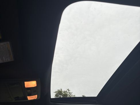 Used 2017 Toyota Tacoma Limited w/ Tow Package image 2