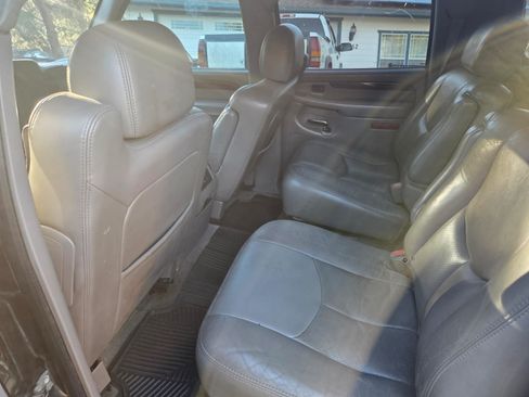 Used 2004 Cadillac Escalade ESV AWD image 5