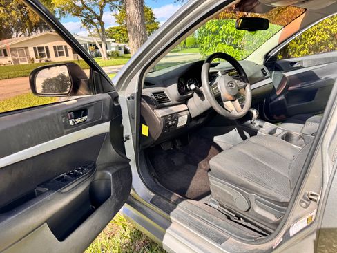 Used 2010 Subaru Legacy 2.5i image 11