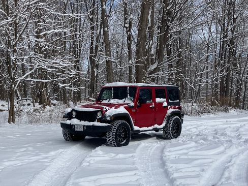 Used 2011 Jeep Wrangler Unlimited Sport AWD/4WD image 5
