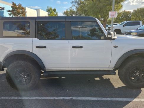 Used 2023 Ford Bronco Wildtrak image 28