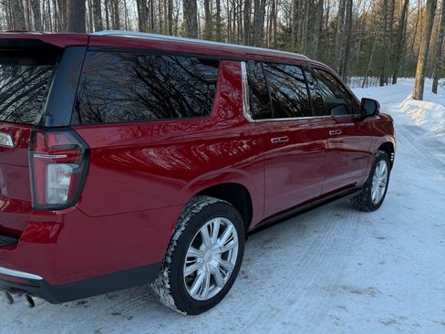 Used 2022 Chevrolet Suburban High Country image 5