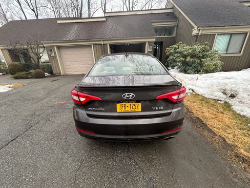 Used 2015 Hyundai Sonata SE image 2