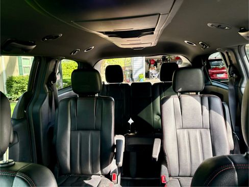 Used 2016 Dodge Grand Caravan R/T FWD image 16