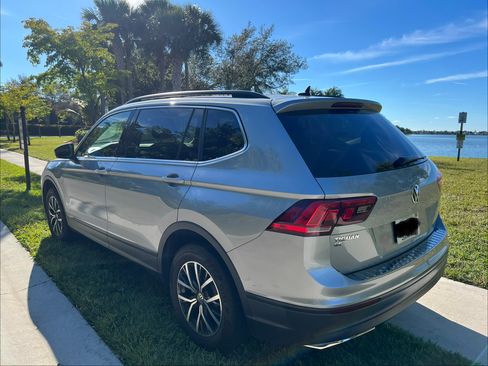 Used 2019 Volkswagen Tiguan SE w/ Panoramic Sunroof Package image 6