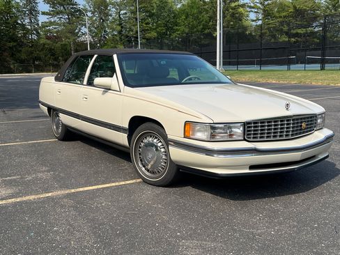 Used 1996 Cadillac De Ville Sedan FWD image 2