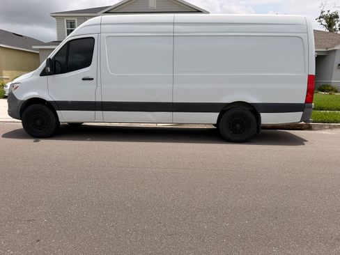 Used 2021 Mercedes-Benz Sprinter 2500 w/ Premium Package image 4