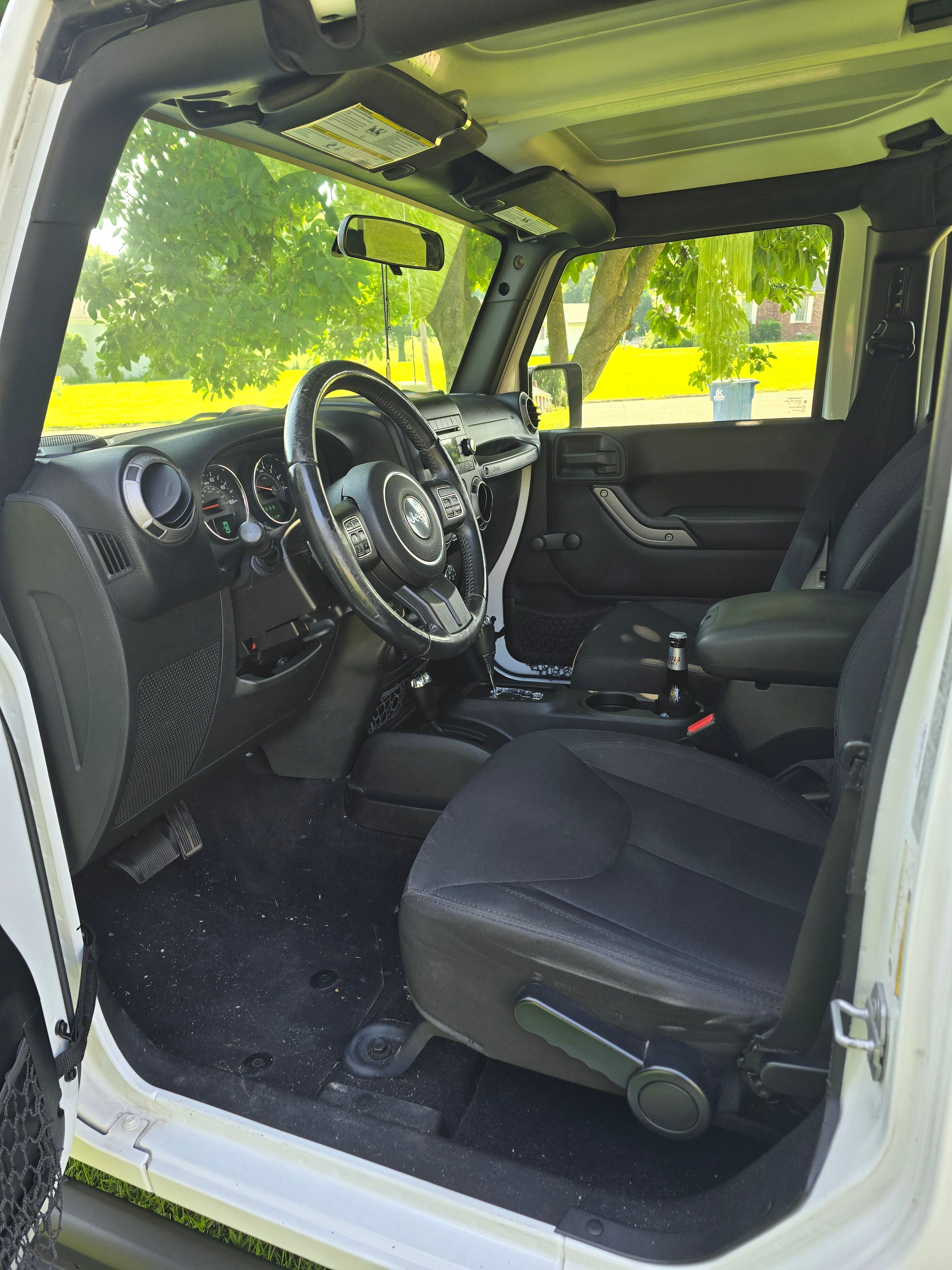 Used 2015 Jeep Wrangler Unlimited Sport w/ Connectivity Group AWD/4WD image 12