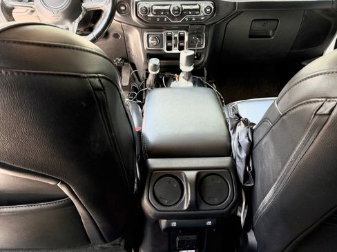 Used 2023 Jeep Gladiator Overland AWD/4WD image 10