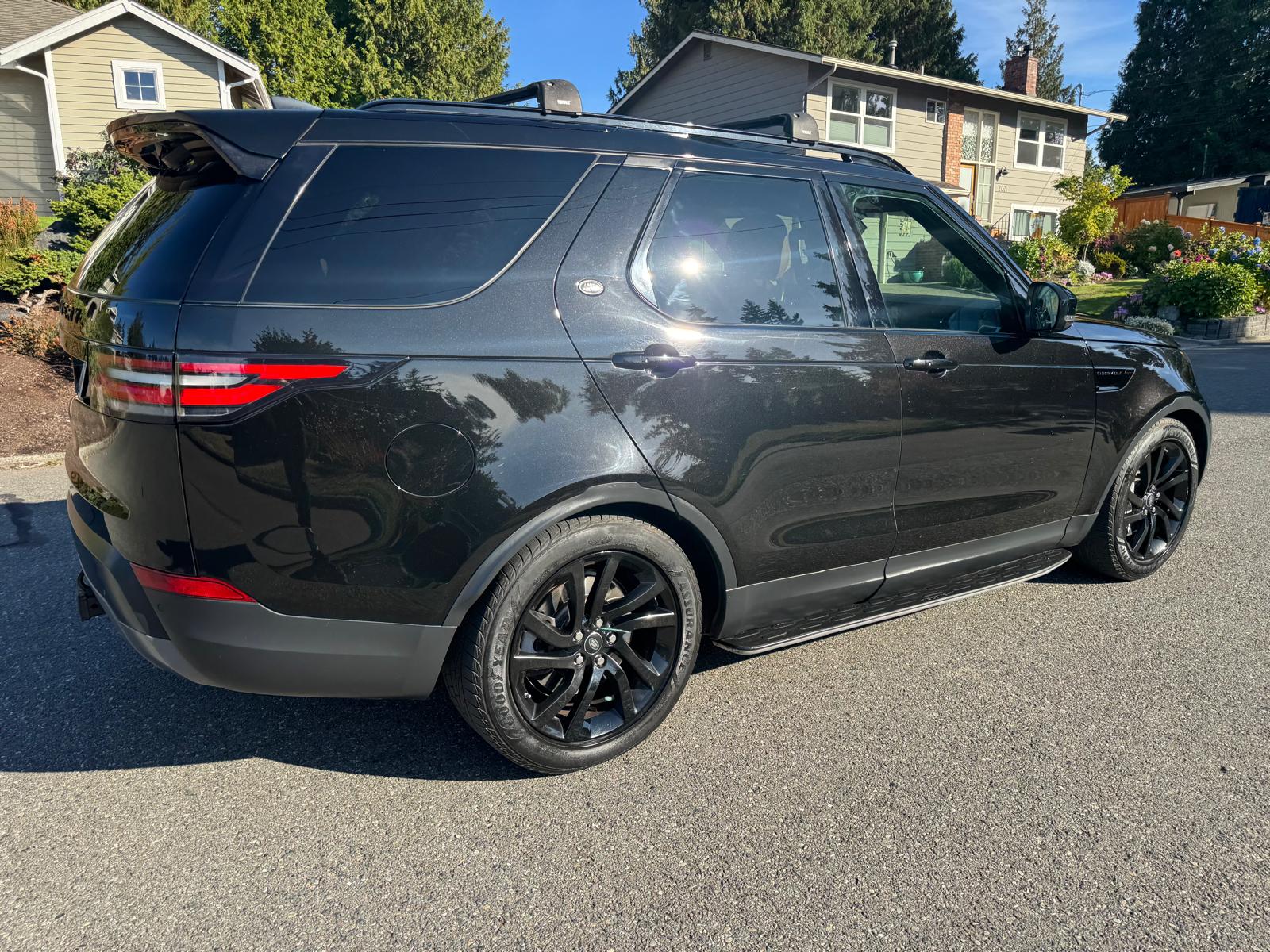 Used 2018 Land Rover Discovery HSE AWD/4WD image 11