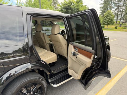 Used 2015 Land Rover LR4 HSE AWD/4WD image 15