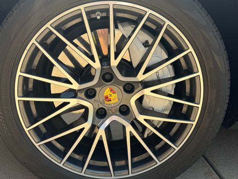 Used 2020 Porsche Cayenne Turbo AWD/4WD image 24