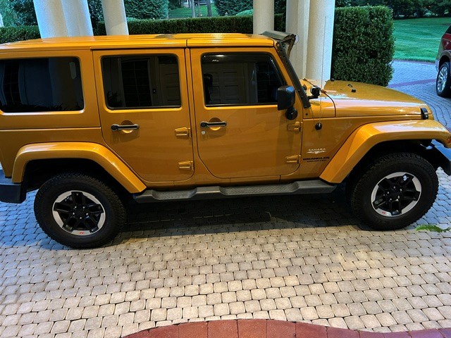 Used 2014 Jeep Wrangler Unlimited Sahara w/ Connectivity Group AWD/4WD image 4