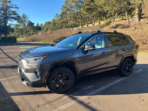 Used 2020 Toyota RAV4 XSE image 1