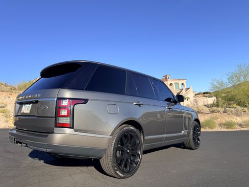 Used 2017 Land Rover Range Rover HSE image 9