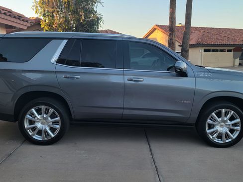 Used 2021 Chevrolet Tahoe High Country w/ Premium Package image 2