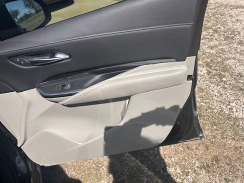 Used 2019 Cadillac XT4 Luxury w/ Cold Weather Package image 9