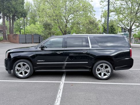 Used 2017 GMC Yukon XL Denali w/ Open Road Package AWD/4WD image 2