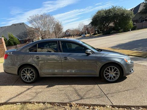 Used 2013 Volkswagen Jetta SEL image 4