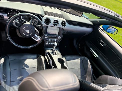Used 2020 Ford Mustang Premium RWD image 8