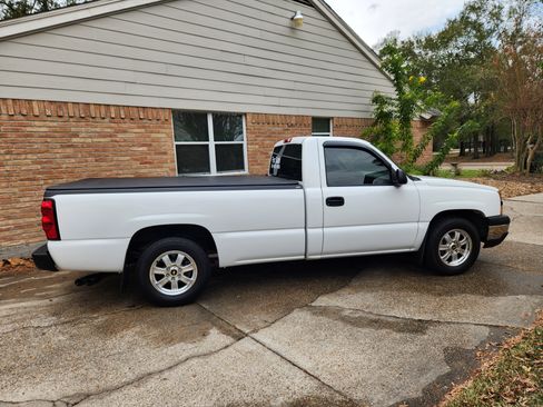 Used 2004 Chevrolet Silverado 1500 W/T image 1