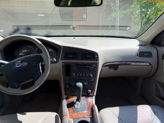 Used 2005 Volvo XC70 AWD/4WD image 4