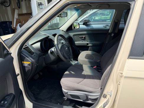 Used 2013 Kia Soul FWD image 10