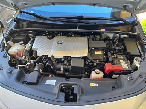 Used 2017 Toyota Prius Prime Premium image 11