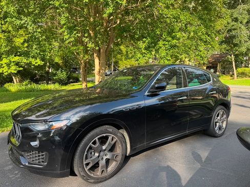 Used 2019 Maserati Levante AWD/4WD image 4