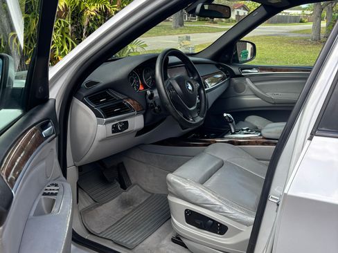 Used 2009 BMW X5 xDrive48i image 8