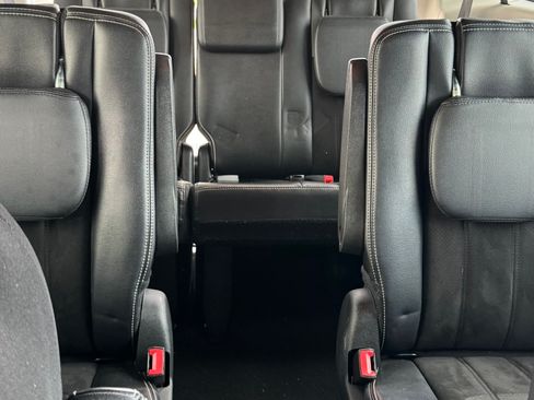 Used 2019 Dodge Grand Caravan SXT FWD image 15