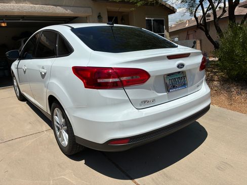Used 2018 Ford Focus SE FWD image 4